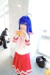  ahoge blue_hair chocolate_cornet cosplay izumi_konata kochou_ran lucky_star photo sailor_uniform school_uniform socks 