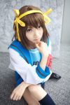  armband cosplay hair_ribbons hoshiko kneehighs photo sailor_uniform school_uniform suzumiya_haruhi suzumiya_haruhi_no_yuuutsu 