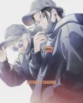  2boys absurdres bangs black_eyes black_hair black_hoodie blue_eyes character_name ear_piercing getou_suguru gojou_satoru grey_headwear hair_between_eyes hair_strand hand_in_pocket hand_up hat highres hood hoodie jujutsu_kaisen long_sleeves looking_at_viewer male_focus mask mask_pull mouth_mask multiple_boys one_eye_closed open_mouth piercing round_eyewear shiiigureee short_hair simple_background smile sunglasses tongue tongue_out upper_body white_background white_hair 