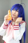  ahoge blue_hair chocolate_cornet cosplay izumi_konata kochou_ran lucky_star photo sailor_uniform school_uniform 