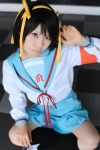  cosplay hair_ribbons ibara knee_socks photo sailor_uniform school_uniform suzumiya_haruhi suzumiya_haruhi_no_yuuutsu uwabaki 