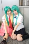   chippi cosplay green_hair hair_bow higurashi_no_naku_koro_ni knee_socks momose_riyu photo school_uniform sonozaki_mion sonozaki_shion vest  