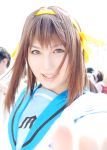  cosplay hair_ribbons kamijou_yuzuru sailor_uniform school_uniform suzumiya_haruhi suzumiya_haruhi_no_yuuutsu 