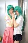   chippi cosplay green_hair hair_bow higurashi_no_naku_koro_ni momose_riyu photo school_uniform sonozaki_mion sonozaki_shion vest  