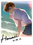  1boy backlighting blue_eyes blue_shorts brown_hair casual closed_mouth commentary_request day eyebrows_visible_through_hair hand_up kanamura_ren kudou_shin&#039;ichi leaning_forward lens_flare looking_at_viewer looking_back male_focus meitantei_conan midriff ocean outdoors place_name postcard shirt short_hair short_sleeves shorts smile solo water white_shirt 