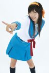  cosplay hair_ribbons minazuki_naru sailor_uniform school_uniform socks suzumiya_haruhi suzumiya_haruhi_no_yuuutsu 