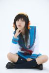  cosplay hair_ribbons minazuki_naru sailor_uniform school_uniform socks suzumiya_haruhi suzumiya_haruhi_no_yuuutsu 