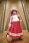  cosplay hair_ribbons hiiragi_kagami lucky_star naito photo purple_hair sailor_uniform school_uniform socks twintails 