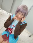  book cardigan cosplay glasses kneehighs nagato_yuki sailor_uniform school_uniform silver_hair suzumiya_haruhi_no_yuuutsu tamaki_shuri 