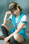  cosplay hair_ribbons kipi-san knee_socks photo sailor_uniform school_uniform suzumiya_haruhi suzumiya_haruhi_no_yuuutsu 