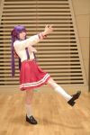  cosplay hair_ribbons hiiragi_kagami lucky_star naito photo purple_hair sailor_uniform school_uniform socks twintails 