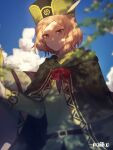  1boy artist_name bangs belt belt_buckle black_belt blonde_hair blue_eyes blue_sky bow bowtie buckle cape closed_mouth dappled_sunlight day dress_shirt green_cape green_shirt highres long_sleeves male_focus naiko_(pixiv13781356) otto_suewen outdoors parted_bangs re:zero_kara_hajimeru_isekai_seikatsu red_bow red_neckwear shirt short_hair sky smile solo sunlight 