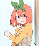  1girl bangs blue_eyes blurry blurry_background blush commentary_request depth_of_field dress eyebrows_behind_hair go-toubun_no_hanayome green_ribbon grey_dress hair_between_eyes highres kujou_karasuma long_sleeves looking_at_viewer nakano_yotsuba open_mouth orange_hair plaid plaid_dress ribbon shirt signature sleeveless sleeveless_dress solo sweat upper_body upper_teeth v-shaped_eyebrows yellow_shirt 