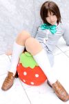  cosplay ichigo_100 kipi-san photo school_uniform socks sotomura_misuzu strawberry_pillow 