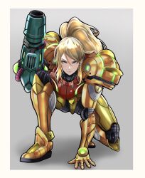  1girl arm_cannon armor blonde_hair blue_eyes border closed_mouth commentary_request eyelashes full_body grey_background hair_between_eyes hand_on_ground highres lips long_hair metroid missing_headwear on_one_knee ponytail power_armor power_suit_(metroid) samus_aran solo to-ru varia_suit weapon white_border 