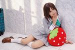  cosplay ichigo_100 kipi-san photo school_uniform socks sotomura_misuzu strawberry_pillow 