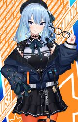  1girl bangs black_headwear black_skirt blue_eyes blue_hair blue_jacket blue_neckwear choker eyebrows_visible_through_hair eyewear_removed frilled_choker frills hand_on_hip highres holding holding_eyewear hololive hoshimachi_suisei jacket leggings long_hair looking_to_the_side nichijo off_shoulder orange_legwear side_ponytail skirt smile solo thigh_strap virtual_youtuber 