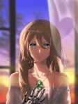  1girl absurdres blonde_hair blue_eyes blurry blurry_background closed_mouth collarbone grey_shirt hair_over_shoulder highres jewelry long_hair looking_at_viewer off-shoulder_shirt off_shoulder pendant prosthetic_hand rkh2001 shirt solo sunset violet_evergarden violet_evergarden_(character) 