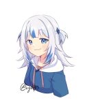  1girl :3 artist_name bangs blue_hair blue_hoodie eyebrows_visible_through_hair gawr_gura highres hololive hololive_english hood hoodie looking_at_viewer multicolored_hair silver_hair smile smug solo streaked_hair two_side_up upper_body virtual_youtuber vyolfers white_background 