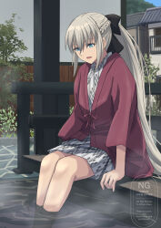  1girl black_bow blue_eyes bow braid breasts fate/grand_order fate_(series) grey_hair hair_bow highres japanese_clothes kimono ksfactory layered_kimono long_hair long_sleeves looking_at_viewer medium_breasts morgan_le_fay_(fate) onsen open_mouth ponytail red_kimono sidelocks sitting soaking_feet thighs very_long_hair water white_kimono wide_sleeves 