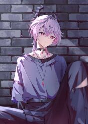  1boy absurdres belt black_choker black_pants choker closed_mouth commentary dragon_horns genshin_impact grey_shirt hair_between_eyes highres horns jewelry long_hair male_focus mini_durin_(genshin_impact) mini_durin_(human)_(genshin_impact) namimenou necklace pants pink_hair red_eyes shirt solo symbol-only_commentary 