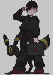  1girl absurdres adjusting_clothes adjusting_headwear alternate_costume black_hat black_hoodie black_pants black_shoes blue_hair briefcase bright_pupils closed_mouth commentary full_body glasses grey_background grey_eyes hat highres holding holding_briefcase hood hood_down hoodie ida_(idalol490) long_sleeves pants penny_(pokemon) pokemon pokemon_(creature) pokemon_sv red_hair round_eyewear shoes short_hair signature simple_background standing symbol-only_commentary team_rocket umbreon very_short_hair white_pupils 