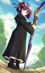  1girl aged_down black_boots black_robe boots bow clouds cloudy_sky danmakuman fern_(sousou_no_frieren) hair_bow highres holding holding_staff looking_at_viewer mage_staff outdoors purple_hair red_bow robe short_hair sky solo sousou_no_frieren staff tree violet_eyes 
