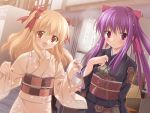  2girls aki_no_urarano_akane_iro_shouten_gai blonde_hair blush game_cg hair_ribbon hair_ribbons happy japanese_clothes kimono odajima_kosuzu odajima_mayu peko purple_hair ribbon twintails violet_eyes 