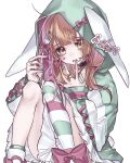  1girl bangs bow brown_eyes brown_hair character_name eyebrows_behind_hair fork green_hoodie highres holding holding_fork hood hood_up hoodie indie_virtual_youtuber kiri_uranji looking_at_viewer multicolored_hair nanahira open_hand open_mouth pink_bow pink_hair single_thighhigh sitting solo streaked_hair thigh-highs violet_eyes virtual_youtuber white_background 