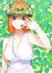  absurdres arm_up bangs bare_shoulders breasts collarbone commentary_request dress finger_in_mouth fingernails flower go-toubun_no_hanayome green_background hair_between_eyes hair_flower hair_ornament haruba_negi highres leaf looking_at_viewer nakano_yotsuba official_art open_mouth orange_hair short_hair simple_background sleeveless sleeveless_dress upper_body white_dress 