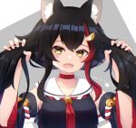  1girl animal_ear_fluff animal_ears bangs bell black_hair black_shirt black_sleeves blush breasts brown_eyes bunching_hair choker collarbone commentary_request fang grey_background hair_between_eyes hair_ornament hands_up hololive hot_kakigoori jingle_bell long_hair long_sleeves looking_at_viewer medium_breasts multicolored_hair ookami_mio open_mouth red_choker redhead sailor_collar shirt sleeveless sleeveless_shirt solo streaked_hair translation_request two-tone_background upper_body virtual_youtuber white_background white_sailor_collar wide_sleeves wolf_ears 