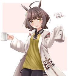  1girl agnes_tachyon_(umamusume) agnes_tachyon_(umamusume)_(cosplay) ahoge ame-san animal_ears bangs black_neckwear blunt_bangs brown_eyes brown_hair coat commentary_request cosplay cup daiwa_scarlet_(umamusume) dated highres horse_ears kantai_collection kishinami_(kancolle) labcoat look-alike looking_at_viewer mug neckerchief open_clothes open_coat short_hair sleeves_past_fingers sleeves_past_wrists solo sweater sweater_vest twitter_username umamusume vest wavy_hair yellow_sweater yellow_vest 