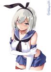  1girl black_neckwear blue_eyes blue_sailor_collar blush breasts closed_mouth collarbone cosplay crop_top ebifurya eyebrows_visible_through_hair hair_ornament hair_over_one_eye hairclip hamakaze_(kancolle) highres kantai_collection large_breasts neckerchief sailor_collar school_uniform serafuku shimakaze_(kancolle) shimakaze_(kancolle)_(cosplay) short_hair silver_hair simple_background sleeveless solo twitter_username white_background 