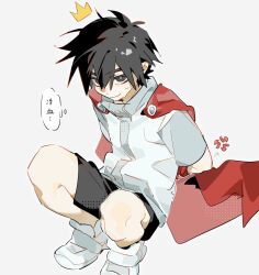  1boy arms_behind_back black_eyes black_hair black_shorts bound bound_arms bright_pupils cape chinese_commentary chinese_text commentary_request crown false_memory film_strip gold_crown grey_background grey_shirt halo high_collar highres looking_at_viewer male_focus mini_crown nervous_sweating protagonist_halo red_cape shirt shoes shorts simple_background sneakers speech_bubble squatting sweat translation_request tuozhe wavy_mouth white_pupils white_shoes 