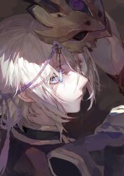 1boy absurdres blue_eyes chinese_clothes expressionless eye_mask eyelashes fate/grand_order fate_(series) grey_hair hair_between_eyes highres holding holding_mask horned_mask kisame_(klelloch) long_eyelashes looking_at_viewer looking_back male_focus mask parted_lips prince_of_lan_ling_(fate) short_hair solo tassel unworn_mask 