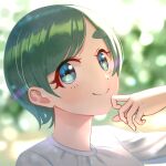  1girl aqua_eyes backlighting blurry blurry_background blush eyebrows_visible_through_hair futomayu-chan_(sinohira_rin) green_hair hand_up looking_at_viewer original portrait shirt short_hair sinohira_rin smile solo white_shirt 