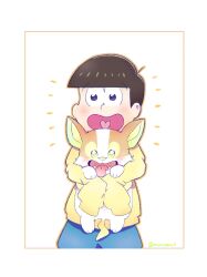  1boy :d blue_shorts blunt_bangs border brown_hair highres holding holding_pokemon male_focus marunaru8 matsuno_jyushimatsu open_mouth orange_outline osomatsu-san osomatsu_(series) outline pokemon pokemon_(creature) shirt short_hair shorts simple_background sleeves_past_fingers sleeves_past_wrists smile tongue twitter_username violet_eyes white_background white_border yamper yellow_shirt 