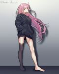  1girl alternate_costume bare_legs barefoot black_hoodie black_legwear blush breasts commentary english_commentary eyebrows_visible_through_hair floating_hair full_body gradient gradient_background grey_background grin hako_sketch hands_in_pockets highres hololive hololive_english hood hoodie long_hair looking_at_viewer medium_breasts mori_calliope pink_eyes pink_hair simple_background single_thighhigh smile solo standing thigh-highs thighs twitter_username virtual_youtuber 