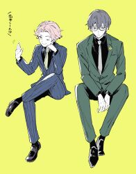  1boy 1girl ;) absurdres black_shirt black_shoes blue_jacket blue_pants blue_suit closed_mouth collared_shirt commentary_request crossdressing crossdressing_(mtf) figure_four_sitting full_body glasses green_suit highres invisible_chair jack_jeanne jacket liio_oiil mutsumi_kai necktie one_eye_closed pants pink_hair pinstripe_jacket pinstripe_pants pinstripe_pattern reverse_trap semi-rimless_eyewear shirt shoes short_hair sitting smile suit tachibana_kisa translation_request under-rim_eyewear waving weekend_lesson_(jack_jeanne) white_necktie yellow_background yellow_eyes 