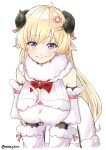  1girl absurdres ahoge animal_ears blonde_hair blush bow bowtie breasts brooch closed_mouth commentary detached_sleeves dress english_commentary eyebrows_visible_through_hair fur-trimmed_dress fur_collar fur_trim gem hair_ornament hairclip highres hololive horns jewelry large_breasts leaning_forward long_hair looking_at_viewer red_bow red_neckwear ribbed_sleeves seiji_kimoti sheep_ears sheep_horns simple_background smile solo tsunomaki_watame twitter_username upper_body violet_eyes virtual_youtuber white_background white_dress 