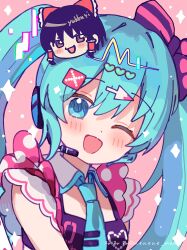  1girl :d ;d black_hair blue_eyes blue_hair blue_necktie blush commentary_request cursor_hair_ornament double-parted_bangs hair_between_eyes hair_ornament hakurei_reimu hatsune_miku heart heart_hair_ornament highres internet_survivor long_hair looking_at_viewer necktie nene_man one_eye_closed open_mouth pink_background short_hair simple_background smile sparkle tie_clip touhou twintails upper_body vocaloid x_hair_ornament yukkuri_shiteitte_ne 