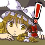  &gt;_&lt; 2girls :&gt; :&lt; blonde_hair brown_hair chibi hair_tubes hakurei_reimu head_tilt kirisame_marisa minigirl multiple_girls open_mouth pac-man_eyes simple_background socha touhou whispering yellow_eyes 