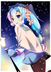  1girl alternate_costume black_pantyhose blue_eyes blue_hair blue_hairband blue_skirt bow_hairband capelet commentary_request flower fur-trimmed_capelet fur_trim hair_flower hair_ornament hairband hamiyun kousetsu_samonji_(tenka_hyakken) lamppost long_hair long_sleeves looking_back mittens pantyhose parted_bangs side_ponytail skirt smile snowing solo steam_from_mouth sweater teeth tenka_hyakken upper_teeth_only 