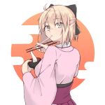  1girl ahoge asashin_(asn) bangs blonde_hair bow bowl chopsticks closed_mouth eating egasumi eyebrows_visible_through_hair fate/grand_order fate_(series) food grey_eyes hair_between_eyes hair_bow hakama highres holding holding_bowl holding_chopsticks japanese_clothes kimono long_sleeves looking_at_viewer looking_back medium_hair obi okita_souji_(fate) okita_souji_(fate)_(all) sash sidelocks solo standing upper_body white_kimono wide_sleeves 