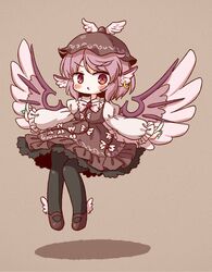  1girl animal_ears arinu bangs bird_ears bird_wings black_legwear brown_background brown_dress brown_footwear brown_headwear closed_mouth dress eyebrows_visible_through_hair full_body highres jewelry long_sleeves looking_at_viewer mystia_lorelei pink_hair red_eyes short_hair simple_background single_earring solo touhou v-shaped_eyebrows winged_hat wings 