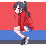  1girl bangs black_footwear black_hair blue_shorts full_body highres hood hoodie long_hair long_sleeves looking_at_viewer original ponytail purple_hair red_hoodie shoes shorts sidelocks sitting smile solo yoshi_mi_yoshi 