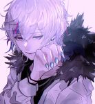 1boy bangs black_fur black_shirt blue_hair blue_nails chain_necklace commentary earrings eyebrows_visible_through_hair fingernails fur-trimmed_hood fur_trim fuwa_minato hand_up highres hood hooded_jacket jacket jewelry light_purple_hair light_smile long_sleeves looking_at_viewer male_focus mano_aaa multicolored_hair muted_color nail_polish nijisanji purple_background redhead sharp_fingernails shirt short_hair simple_background smile solo streaked_hair upper_body violet_eyes white_jacket 