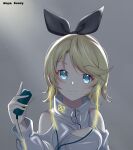  1girl absurdres artist_name bangs black_bow blonde_hair blue_eyes bow cleavage_cutout closed_mouth clothing_cutout eyebrows_visible_through_hair grey_background hair_between_eyes hair_bow highres holding kagamine_rin long_sleeves naomisunny121 short_hair shoulder_cutout smile solo sweater swept_bangs vocaloid white_sweater 