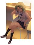  1girl backlighting black_legwear black_skirt chair crossed_legs desk duplicate green_eyes green_hair gulim head_rest highres higurashi_no_naku_koro_ni kneehighs outside_border pixel-perfect_duplicate ribbon school_chair school_desk school_uniform shoes sitting_sideways skirt solo sonozaki_shion st._lucia_academy_school_uniform uwabaki window yellow_ribbon 