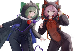  2girls animal_costume bird_costume black_wings braid cat_costume closed_mouth commentary cosplay disembodied_linked_eye green_eyes highres kaenbyou_rin kaenbyou_rin_(cosplay) komeiji_koishi komeiji_satori looking_at_viewer multiple_girls open_mouth paw_pose pink_hair red_eyes reiuji_utsuho reiuji_utsuho_(bird) short_hair siblings simple_background sisters touhou twin_braids untranslatable_commentary vanilla_flan white_background wings 